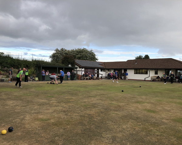 Multiple games on the green during the final of the Eldridge Cup