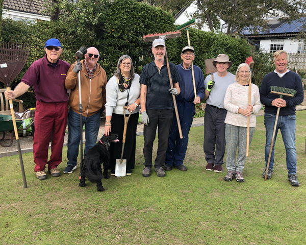The helpers: Alan H, Howard B, Pat (with Molly the dog), Steven, Alan B, Charlie, Liz and Howard P. On the green with tools!