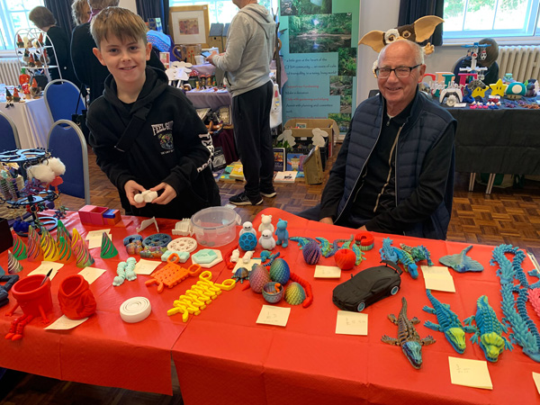 Table with 3D printed items.